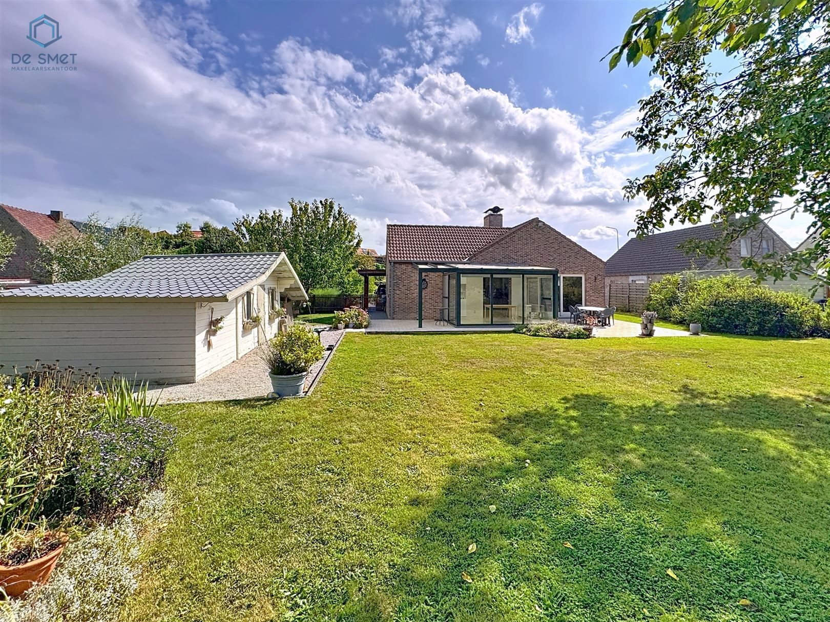 Instapklare bungalow met 3 slaapkamers, ruime tuin en veranda in hartje Moerbeke foto 4