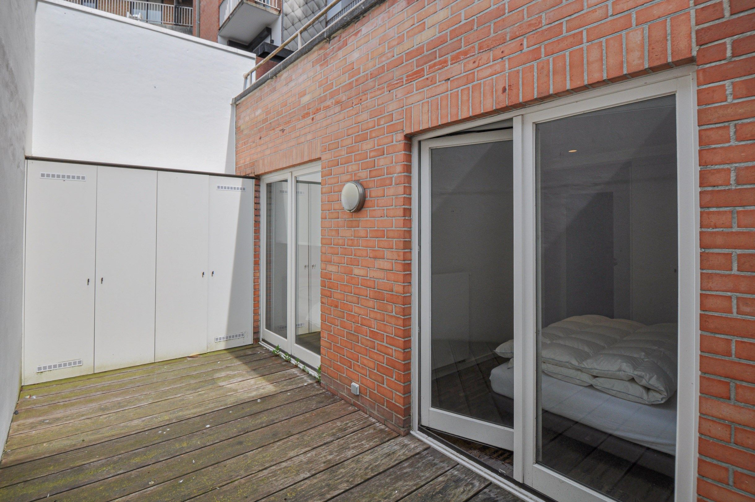 Stijlvol, instapklaar appartement met een ruim terras gelegen op enkele passen van de zee. foto 15