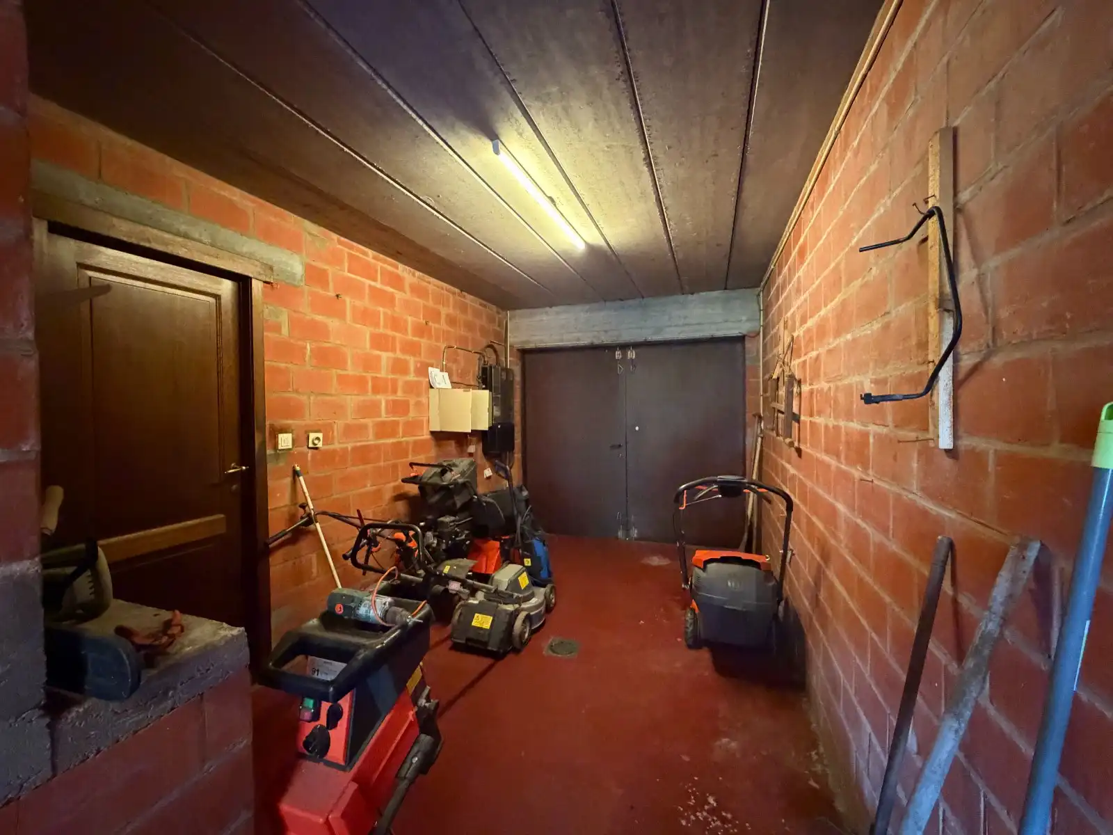 Ruime woning met 4 slaapkamers, garage en tuin foto 8