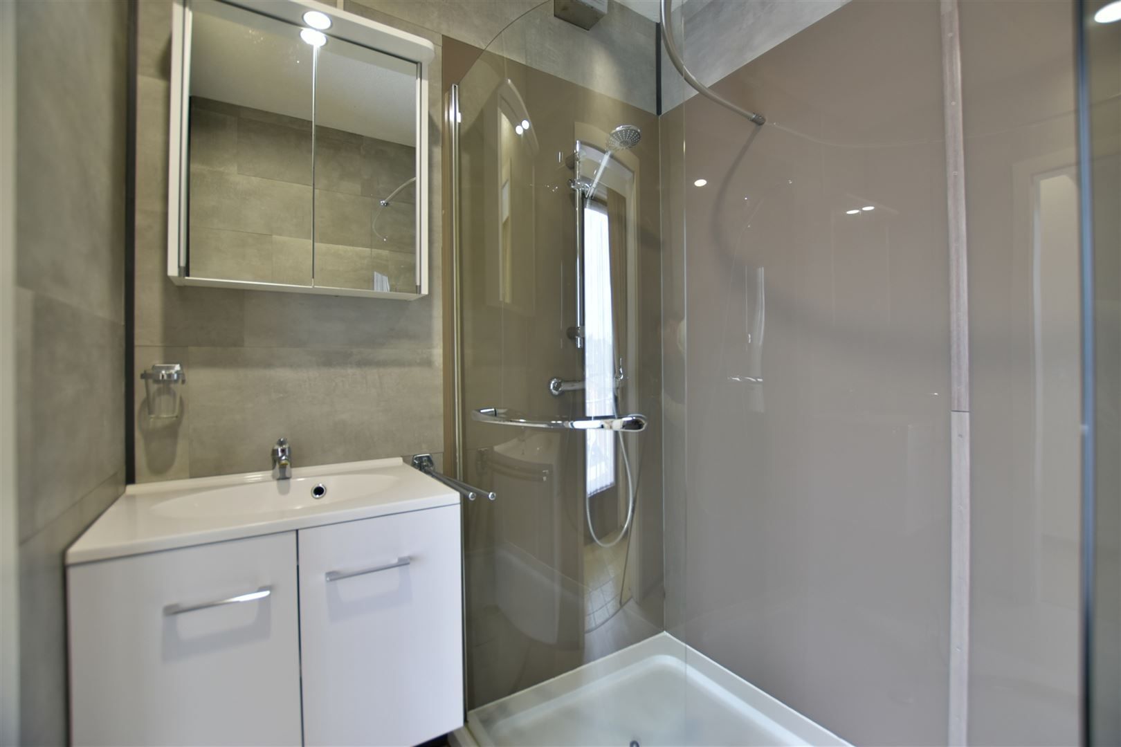 Instapklaar, recent vernieuwd appartement in Sint-Gillis (Dendermonde) foto 13