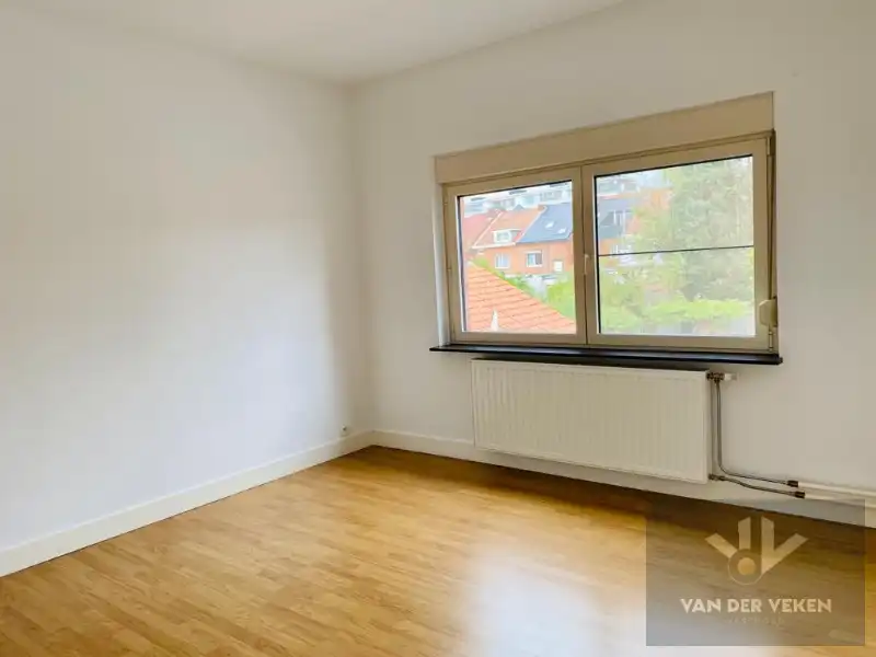 Ruime woning met 4 slaapkamers en 2 badkamers foto 10
