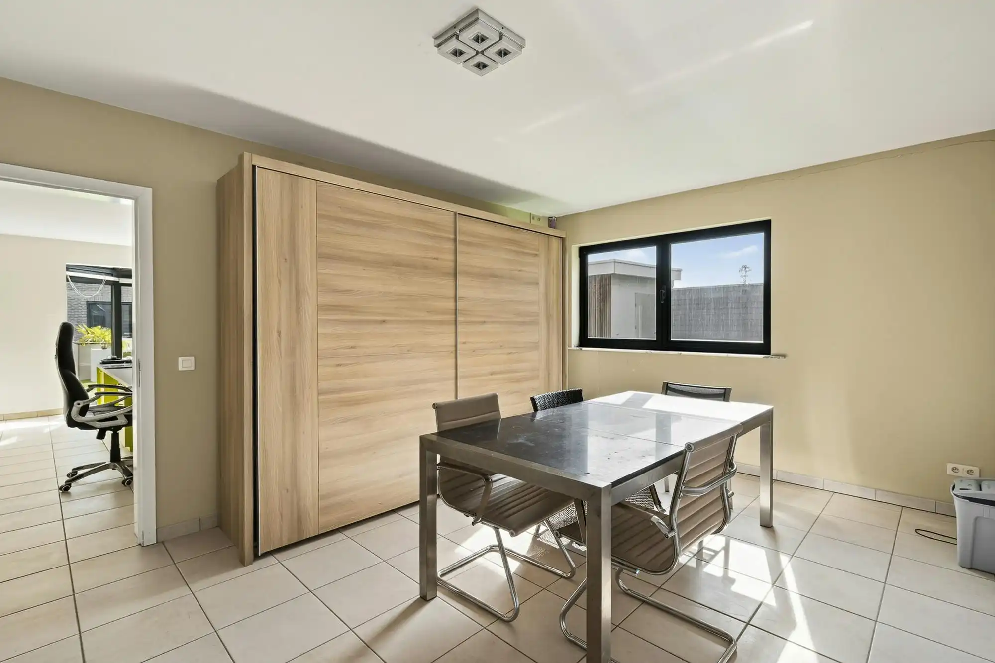 Luxe villa met exclusieve tuin en 600m2 magazijn in KMO-zone foto 32