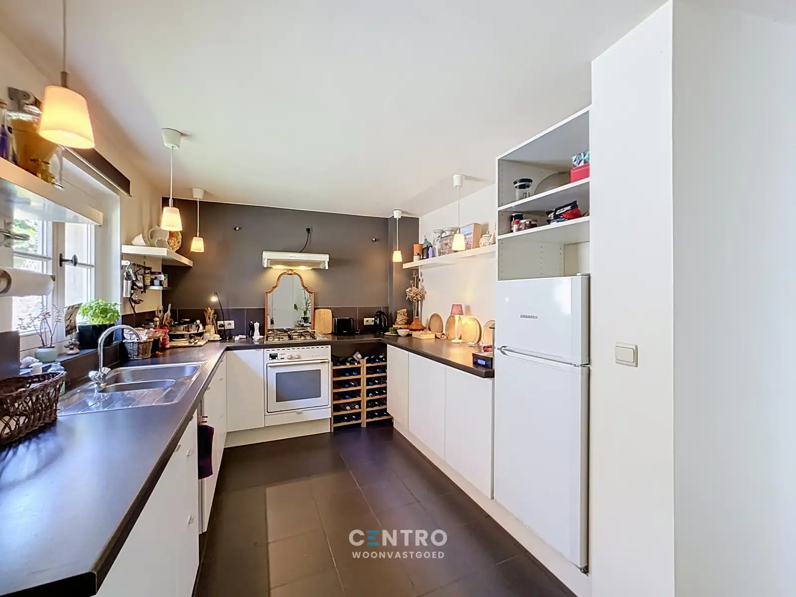 Leuke kunstenaarswoning met 3 slpks en 3 badks in 'het Witte dorp'! foto 5