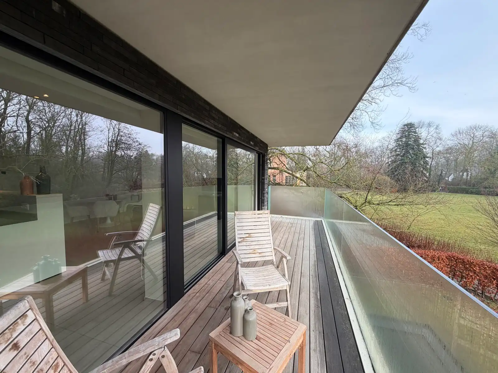 Instapklaar appartement met terras en staanplaats nabij centrum Aalst. foto 9