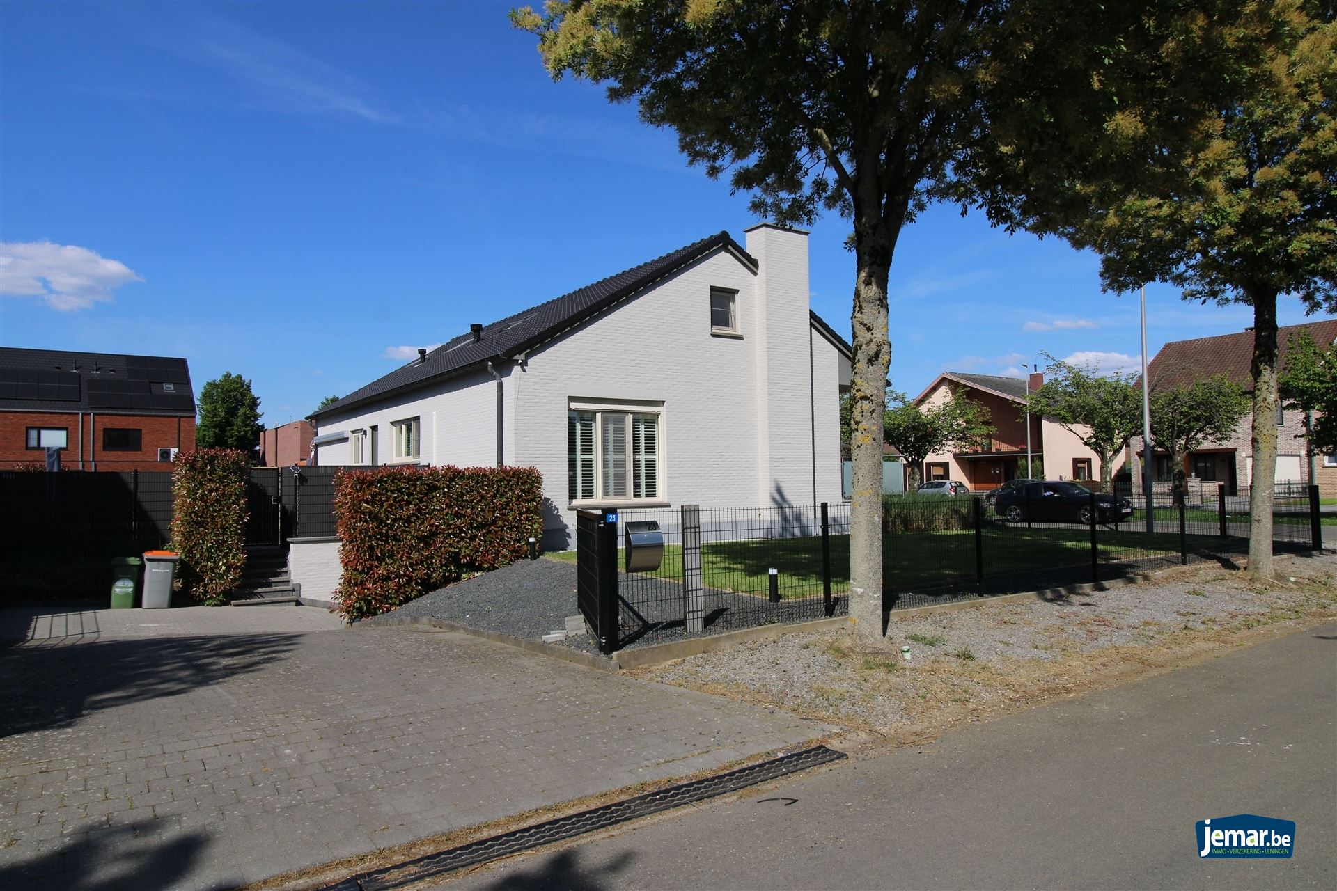 Instapklare gezinswoning met 5 slaapkamers gelegen op ruim perceel met verwarmd zwembad op ideale locatie te Maasmechelen! foto 29