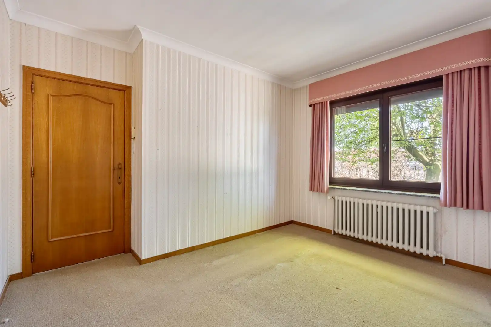 Gelijkvloerse gezinswoning op een ruim perceel van 9a51ca op een rustige locatie met uitzicht op achterliggende weilanden!  foto 16