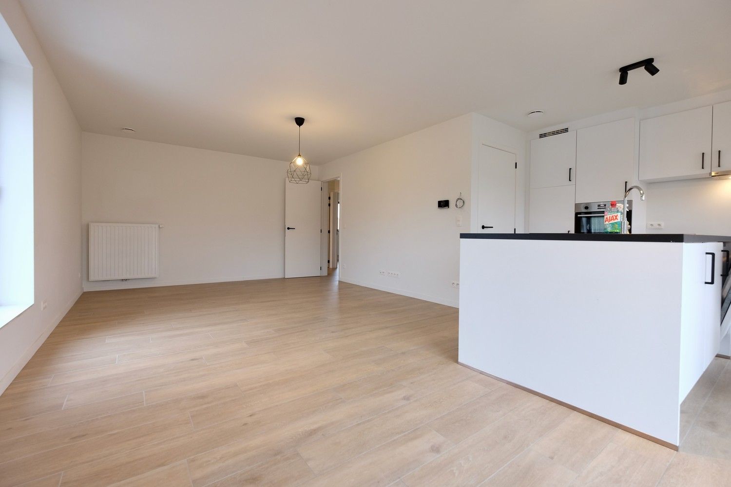 Te Huur: Prachtig Gerenoveerd Appartement foto 3