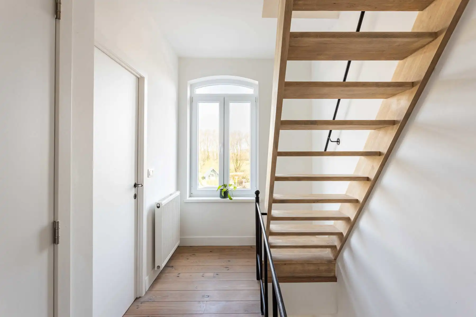 Instapklare totaal gerenoveerde woning in verkeersluwe straat! foto 19