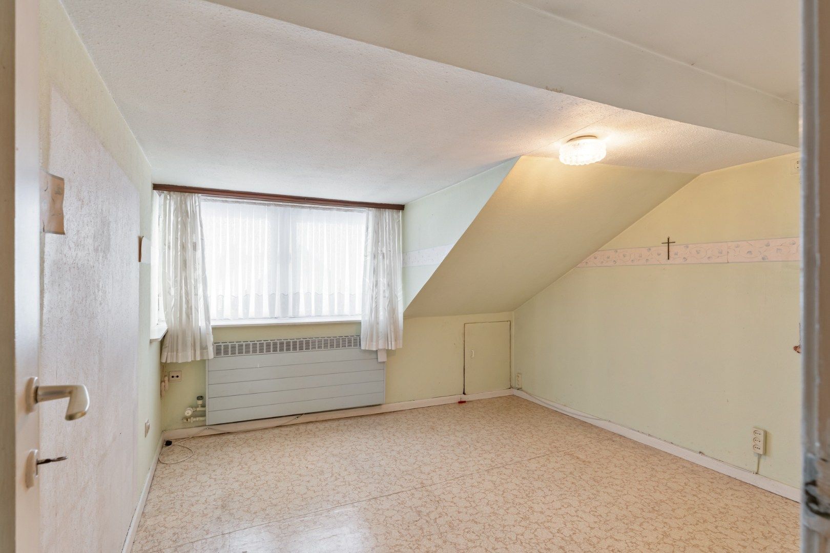 Centraal gelegen gebouw bestaande uit een handelspand op het gelijkvloers en een bovenliggend duplex-appartement! foto 22