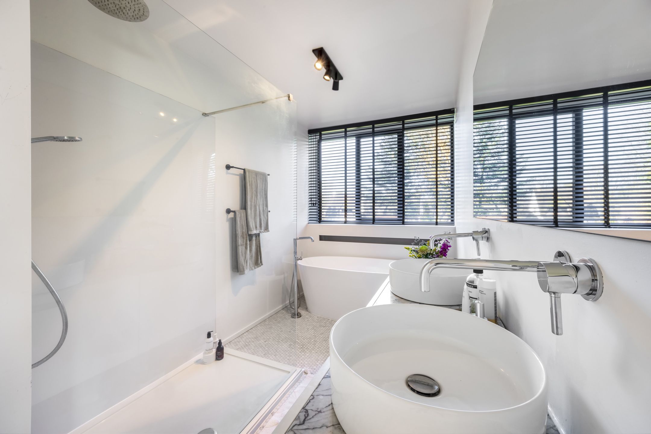 Recent gerenoveerde rietgedekte villa vooraan Schilde dorp! foto 29