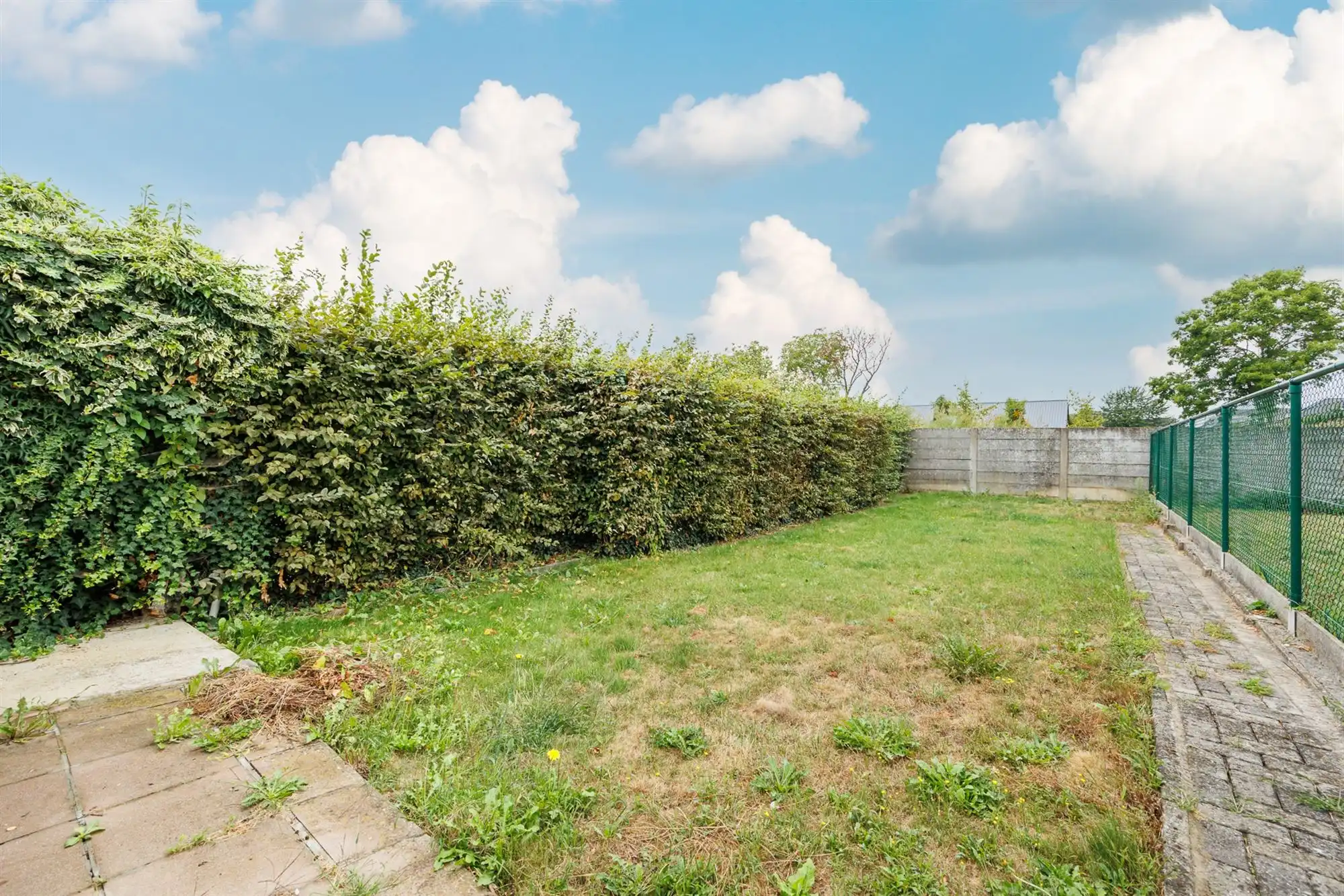 Te renoveren woning met vier slaapkamers en tuin foto 17