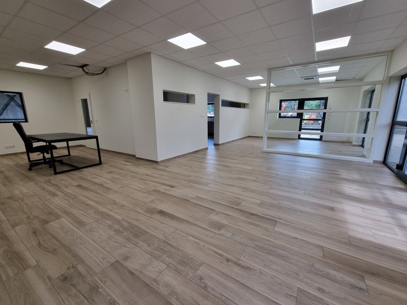 Uitstekend gelegen industrieel gebouw/magazijn met kantoorruimte (400m²) foto 21