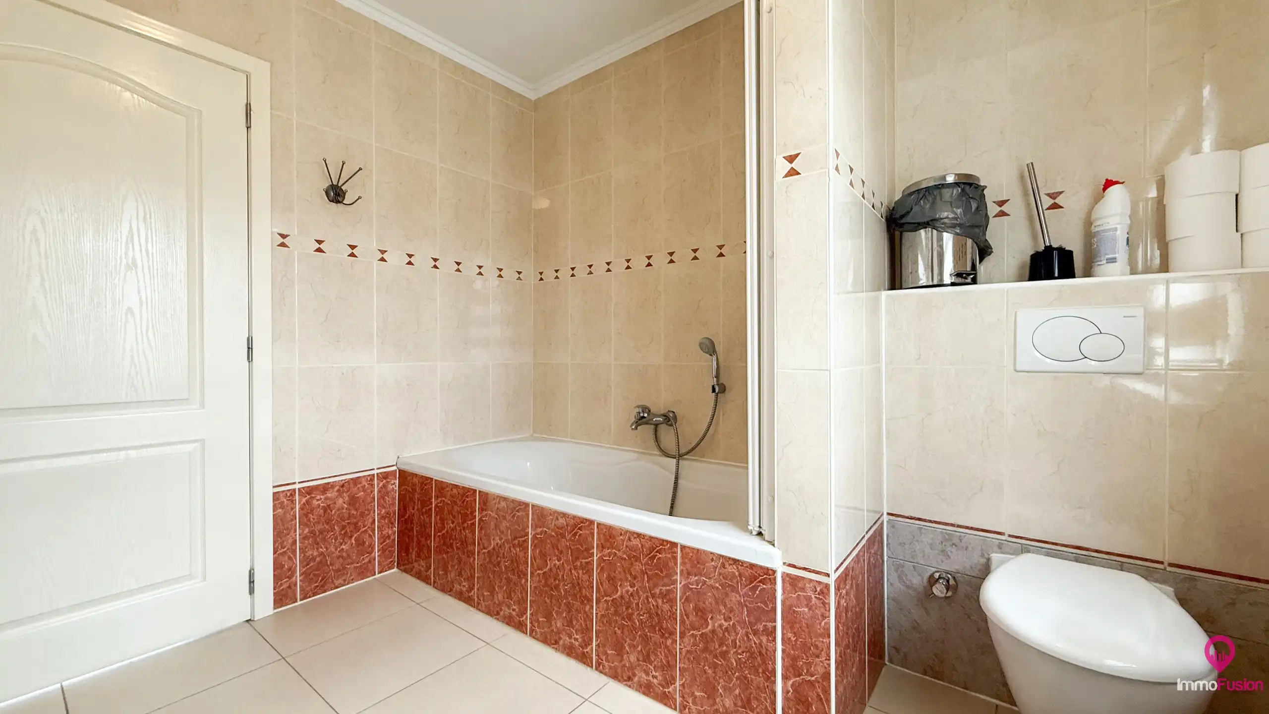 Ruime woning van 285m² met 5 slpks en apart bureel ruimte!  foto 27