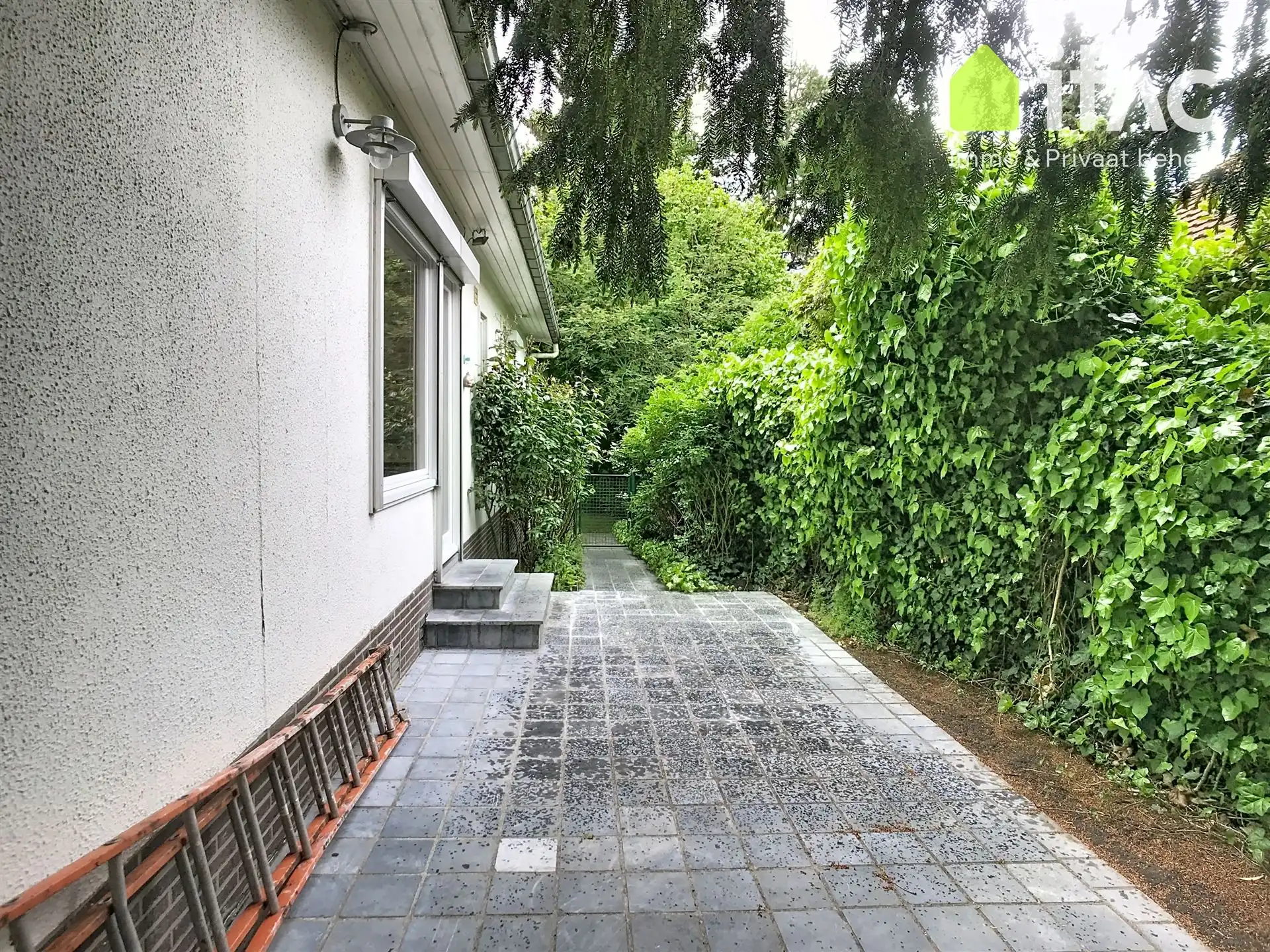 Residentieel gelegen villa foto 30