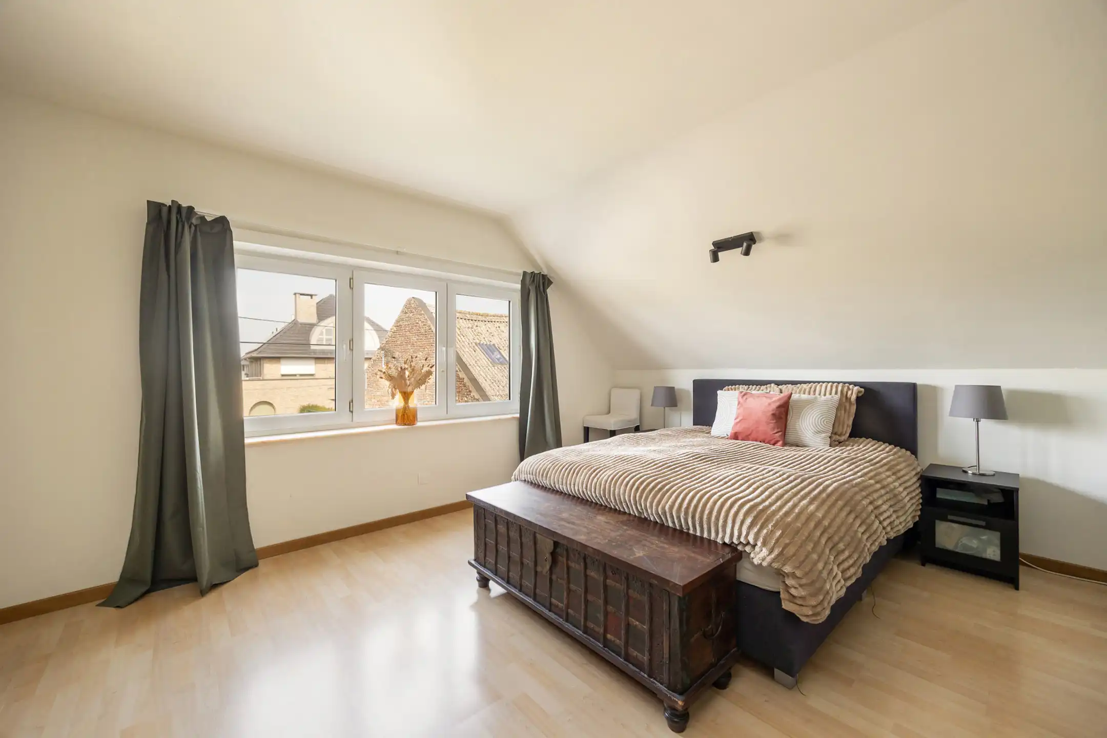 Instapklare halfopen bebouwing met zicht op velden foto 14