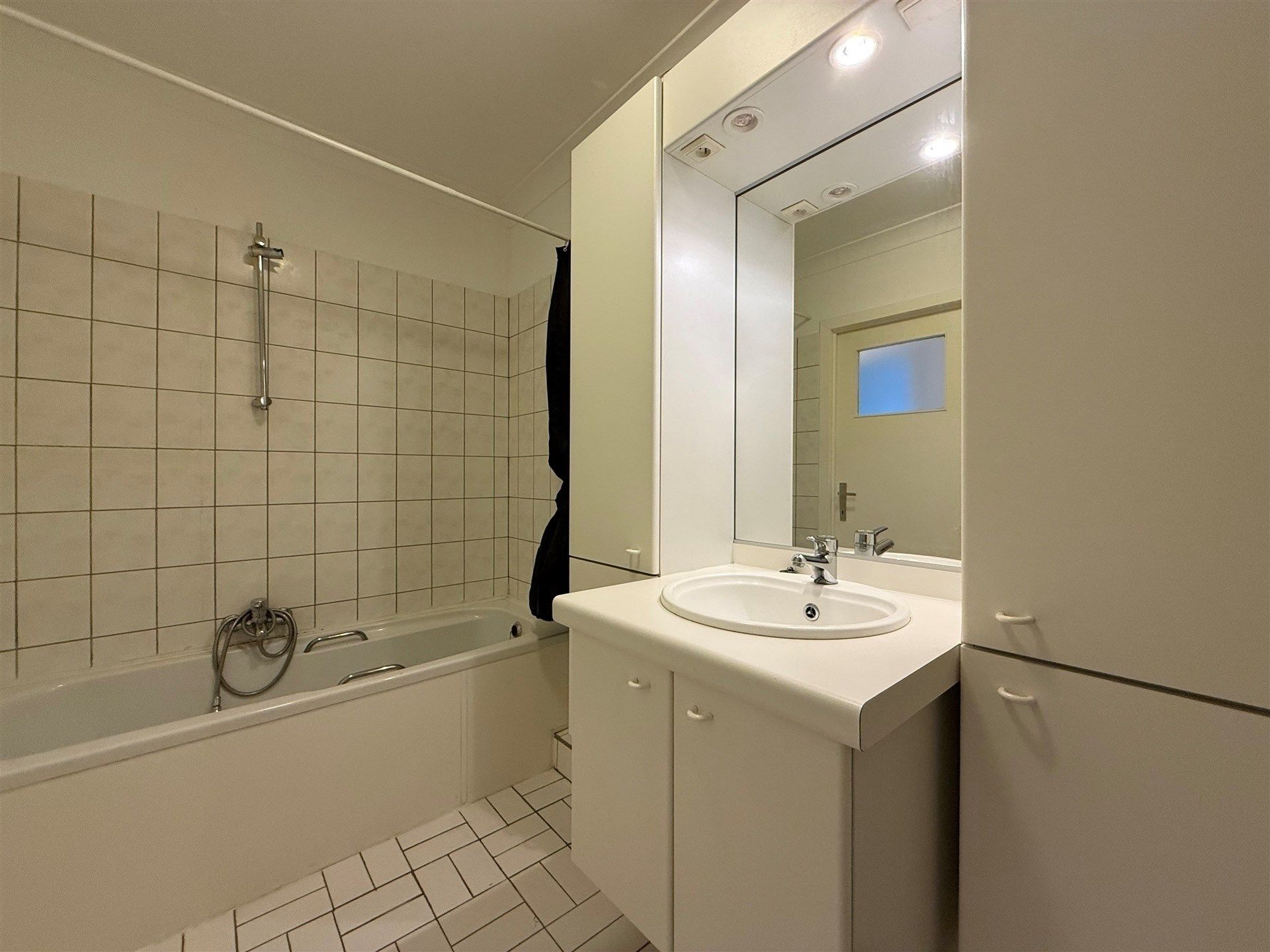 Centraal gelegen appartement met 2 slaapkamers. foto 21