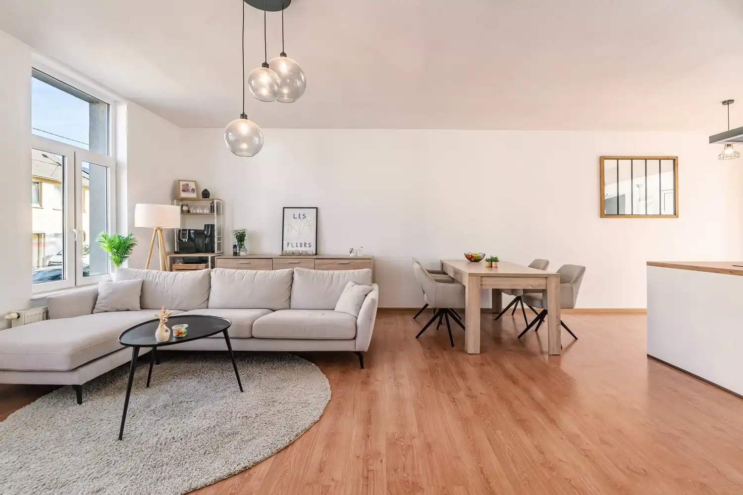 Charmant gelijkvloers appartement met 2 ruime slaapkamers en ruime koer foto 4