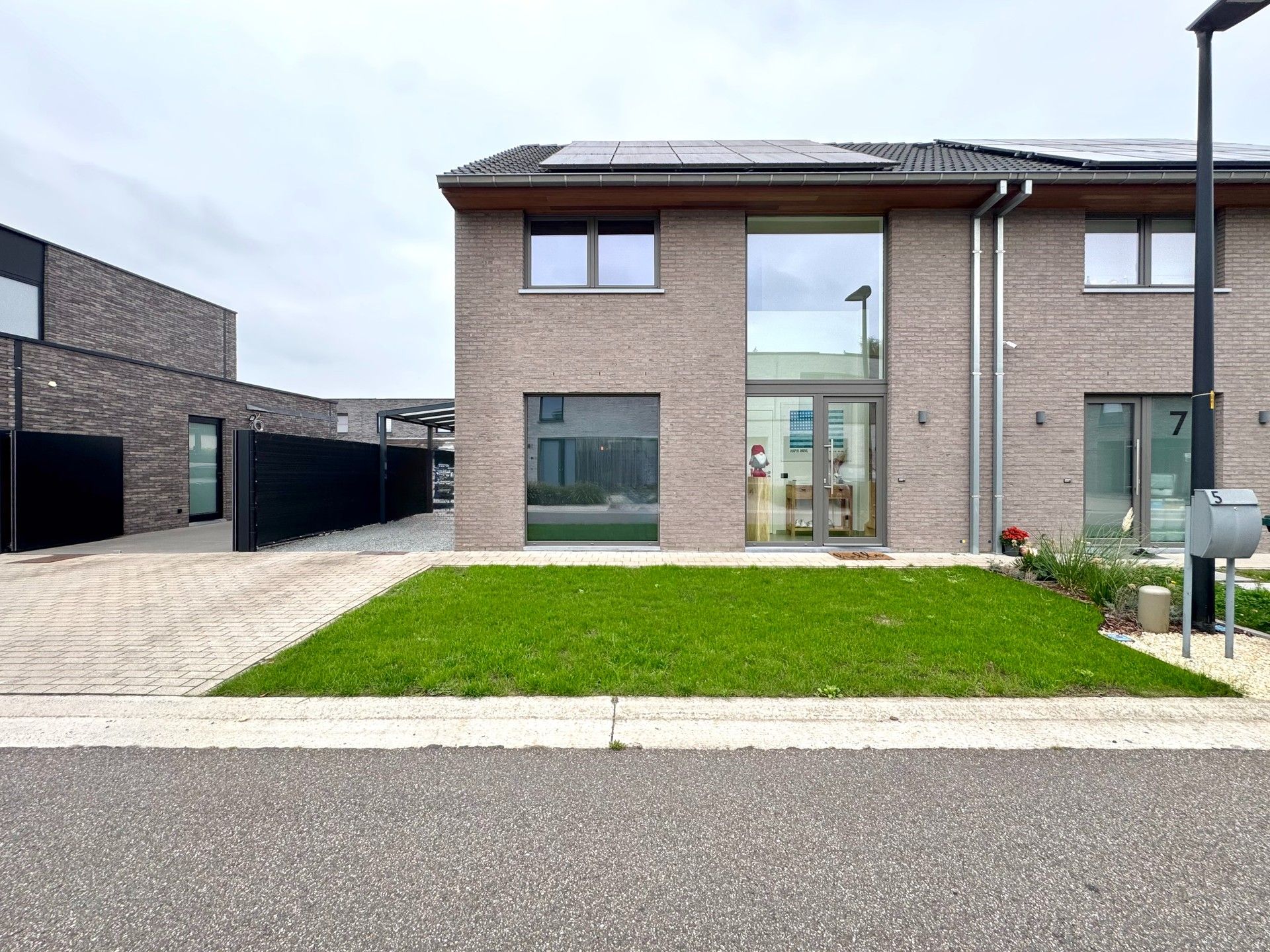ENERGIEZUINIGE HOB MET 3 KAMERS, TUIN & CARPORT foto 2