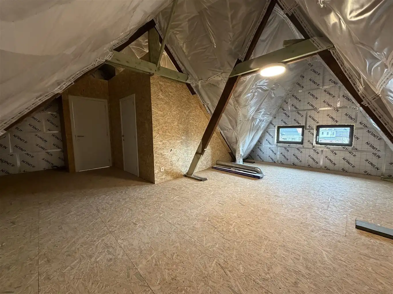 Prachtige, volledig gerenoveerde woning met 3 slaapkamers, vrijstaande garage, omheinde tuin en 20 zonnepanelen in Kinrooi.  foto 22