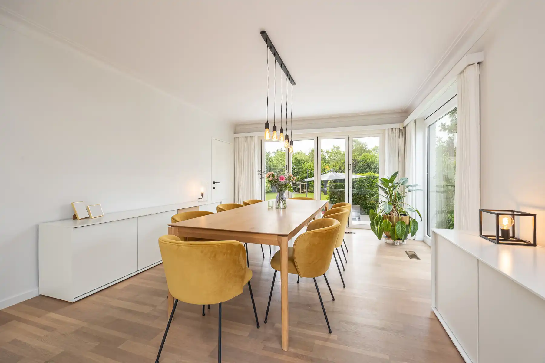 Split-level woning op ca. 1103 m² in een rustige woonwijk foto 7