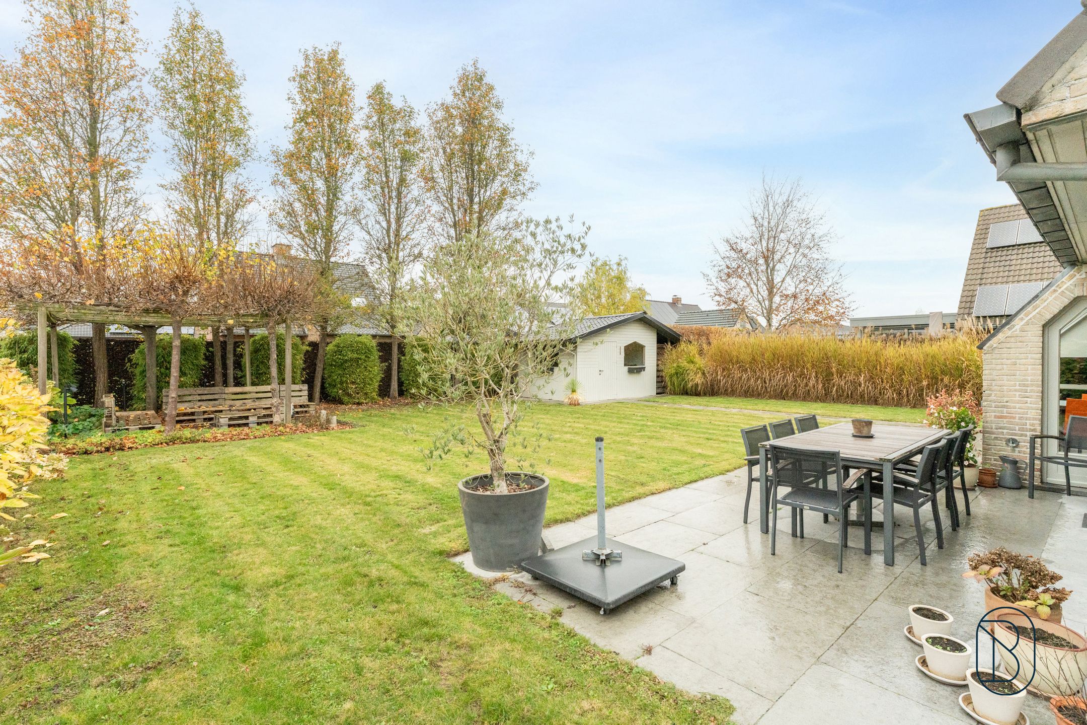 Leuke villa met mooie tuin, garage en zonnepanelen! foto 17