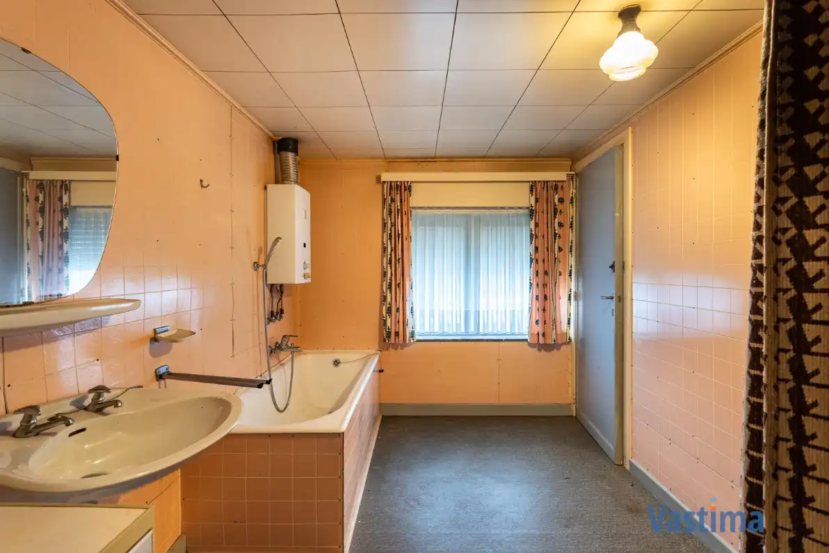 Woning met loods en grote tuin foto 17