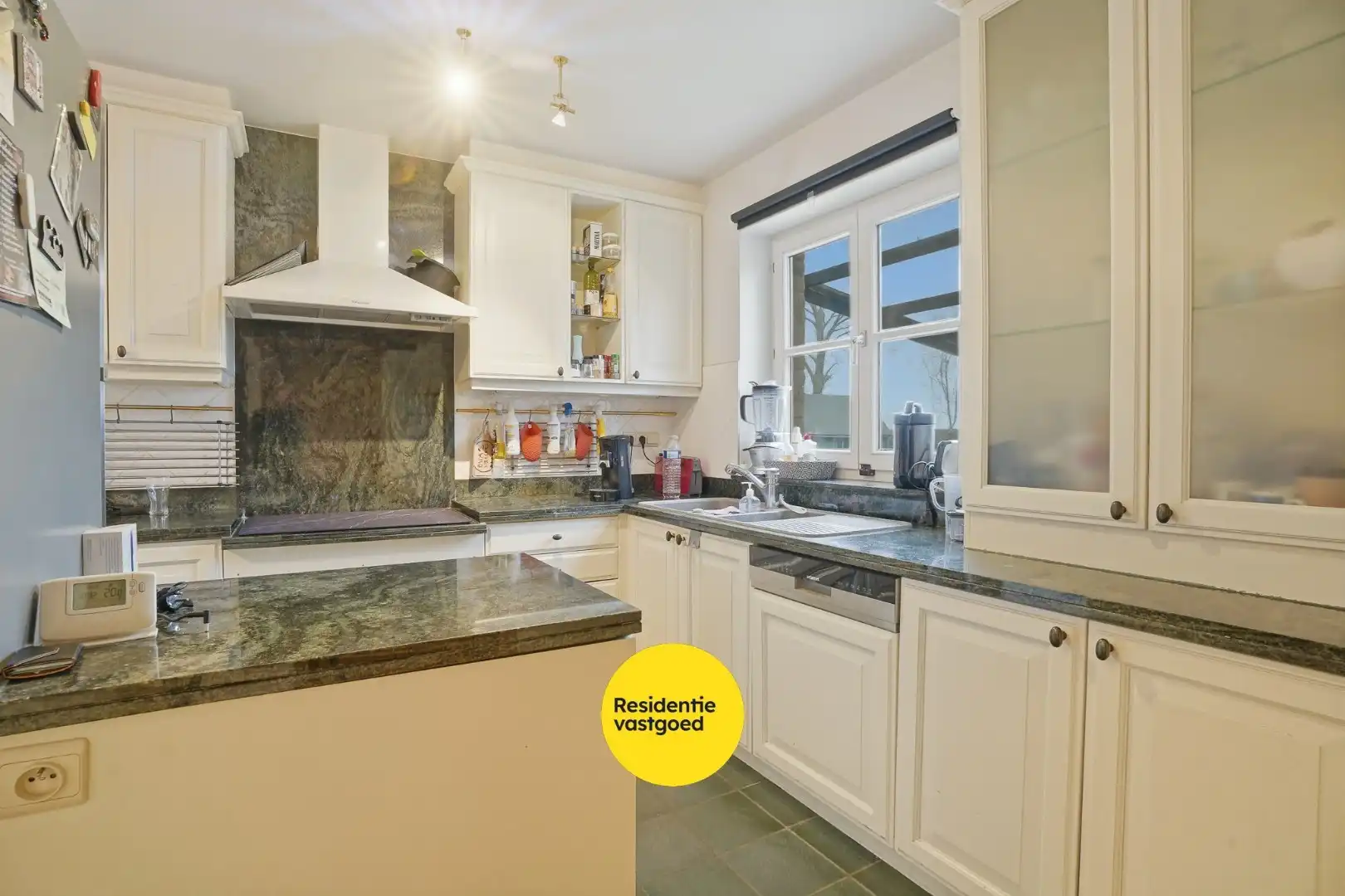 Landelijk gelegen villa met loods in Aartrijke foto 5