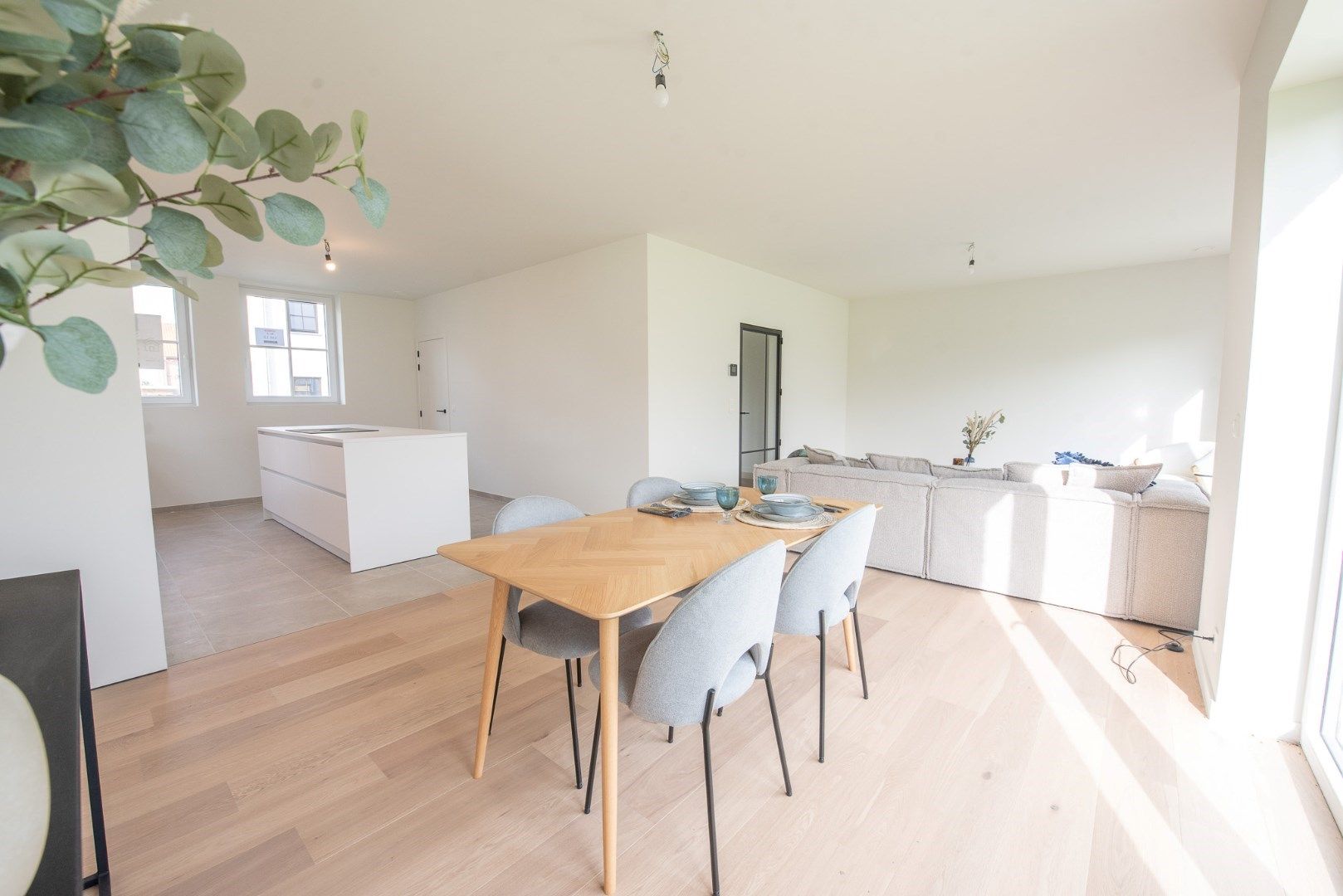 Energiezuinige halfopen woning met 3 ruime slaapkamers TE KOOP in doodlopende straat te Desselgem. foto 5