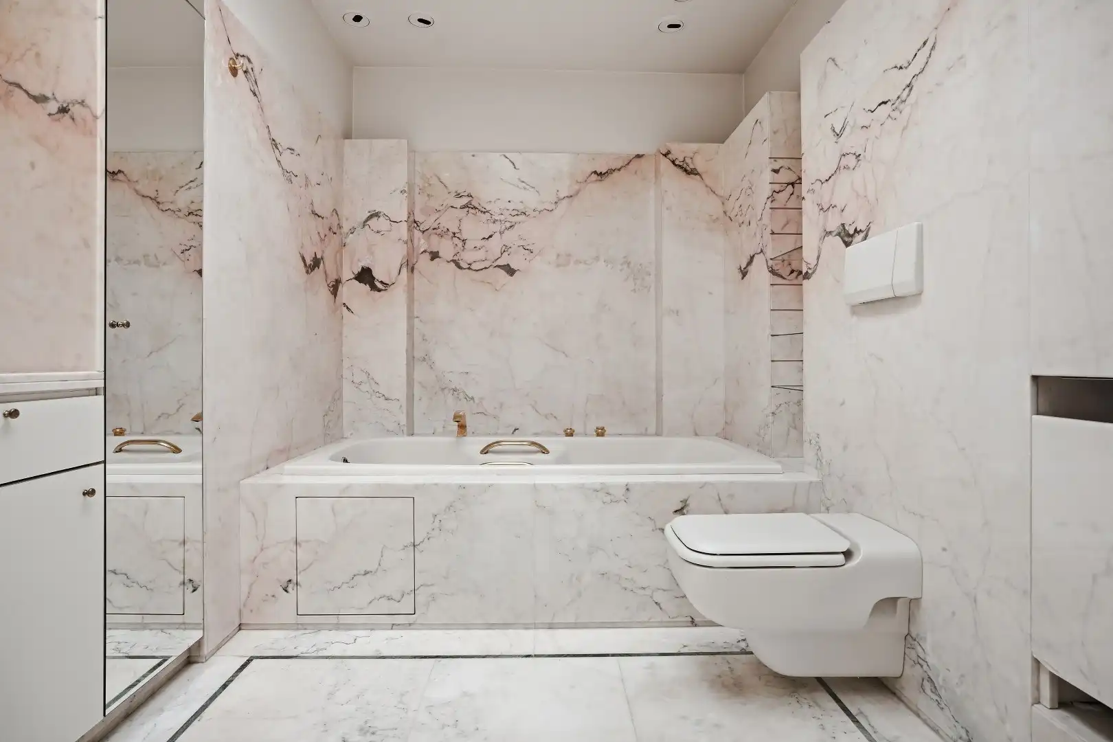 Statige woning te koop in centrum Stasegem, onder de kerktoren op 1000 m² grond, afgewerkt met authentieke en kwaliteitsvolle materialen. foto 22