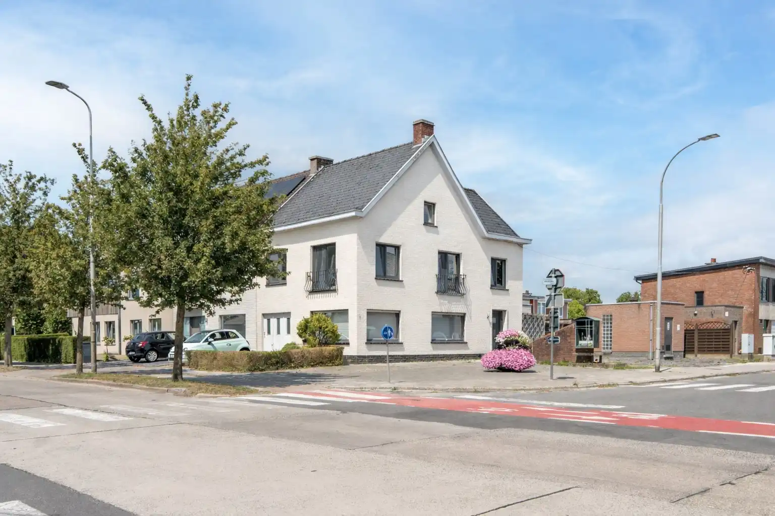 Ruime gerenoveerde woning met 4 slaapkamers in centrum Eine foto {{pictureIndex}}