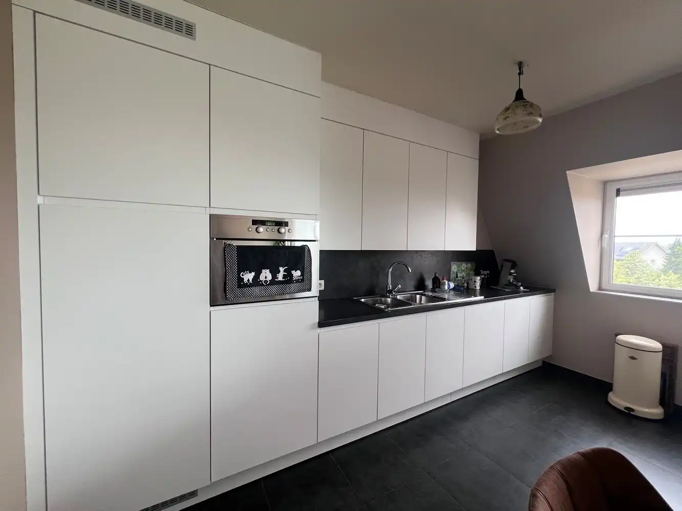 Appartement met 2 ruime slaapkamers en garage. foto 3