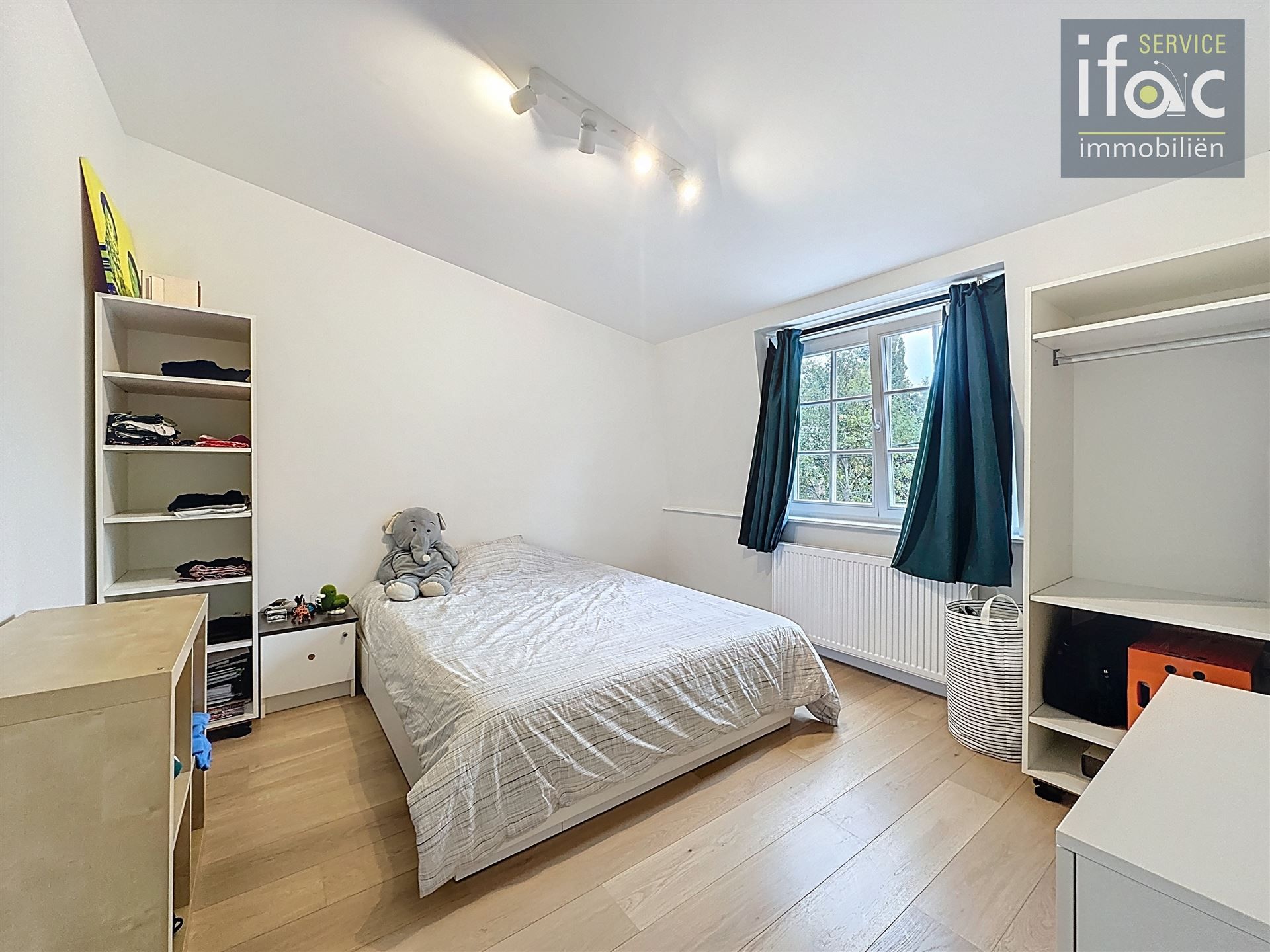 Fantastisch gerenoveerde rijwoning met 4 slaapkamers foto 9