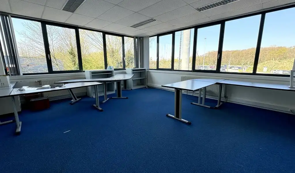 Bedrijfsunit te huur vlakbij oprit A12 te Aartselaar foto 8