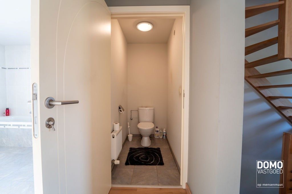 Ruime villa met paardenaccommodatie en wedstrijdstal gelegen te Herk-de-Stad - EPC-label: B - Bewoonbare vloeroppervlakte: 296m² foto 18