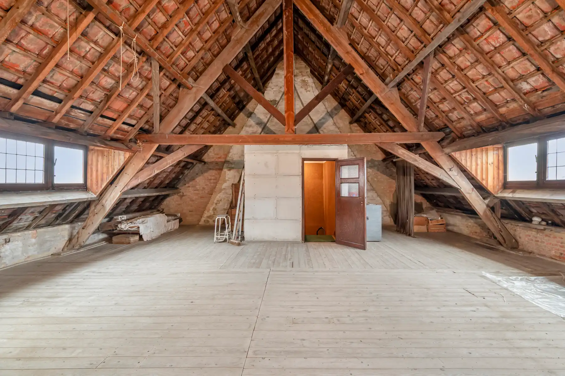 Imposante herenwoning met loods in hartje Overmere  foto 30