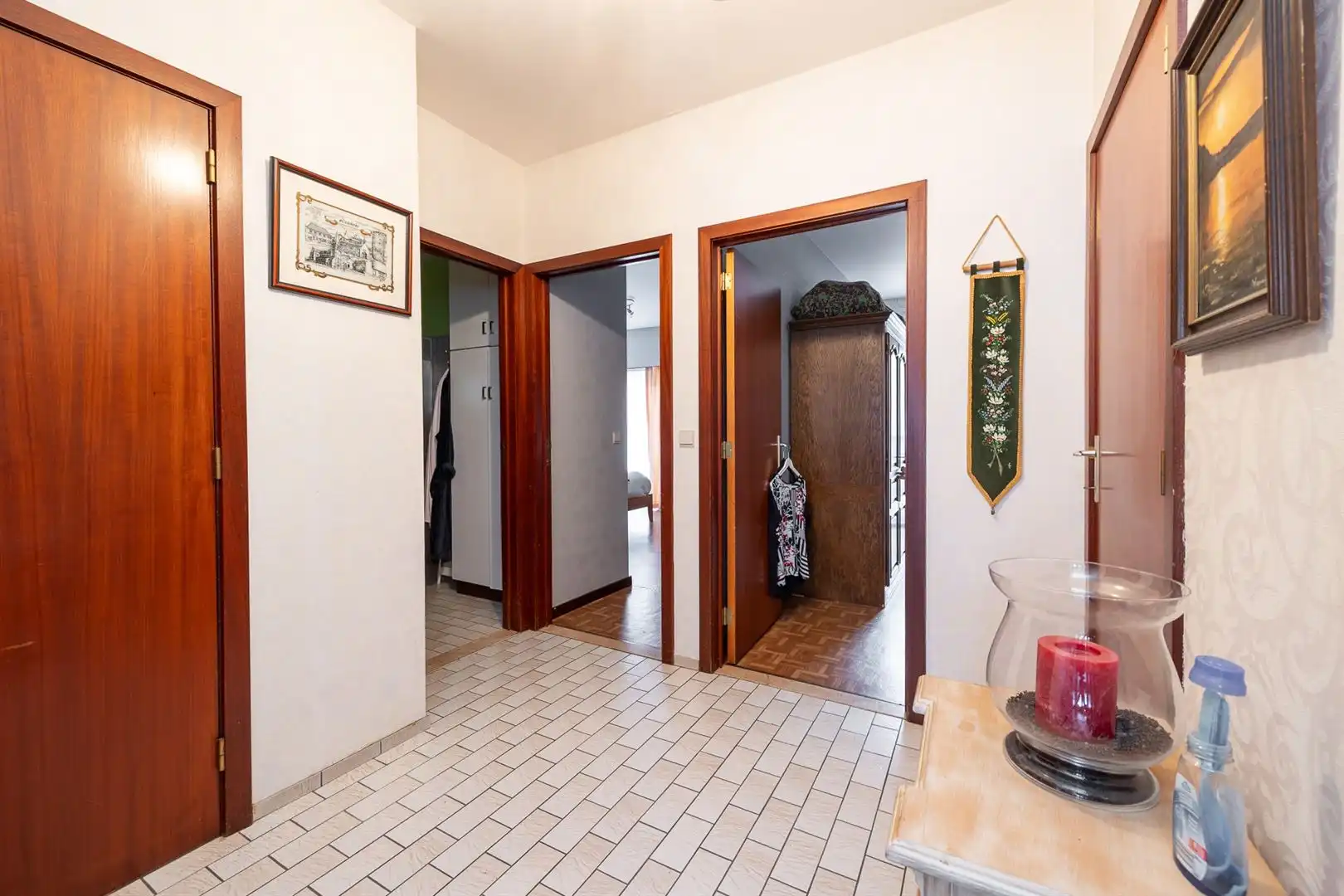 Opbrengsteigendom met 5 appartementen en garages foto 45