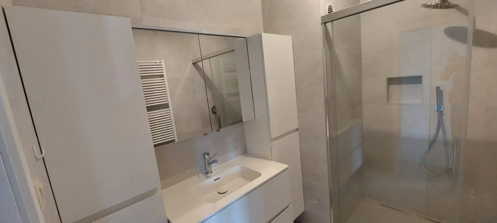 Comfortabel, verzorgd en gunstig gelegen appartement met 2 slaapkamers, terras en garage. foto 5