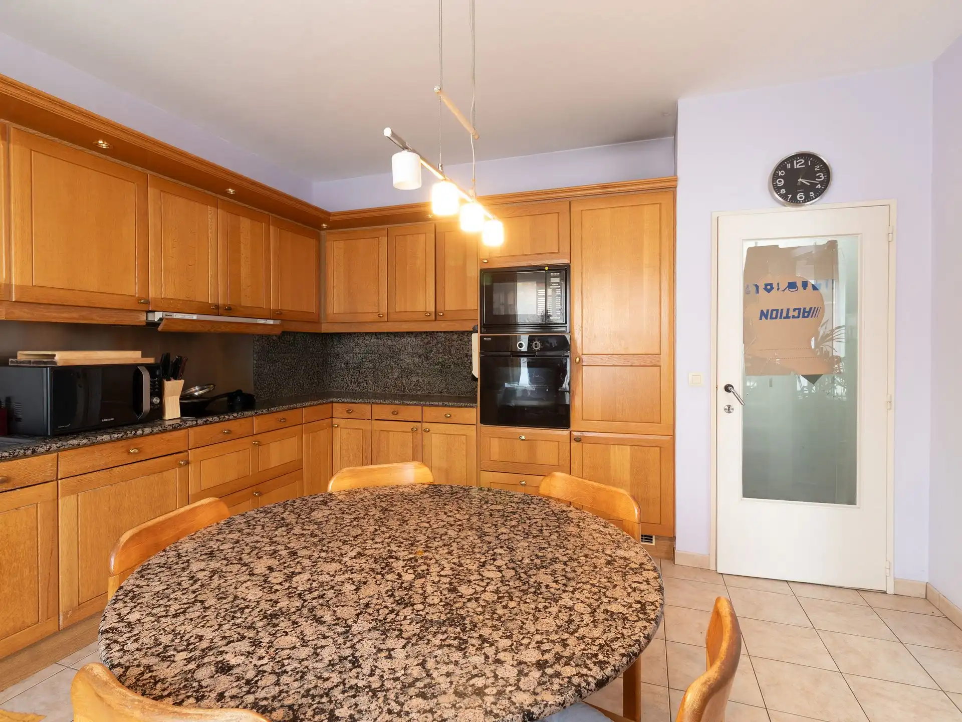 Een exclusief ruim duplex appartement met tuin en garagebox foto 8