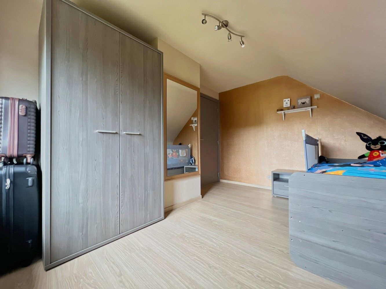 Unieke gezinswoning op 1300 m² + landelijk verzicht! foto 14