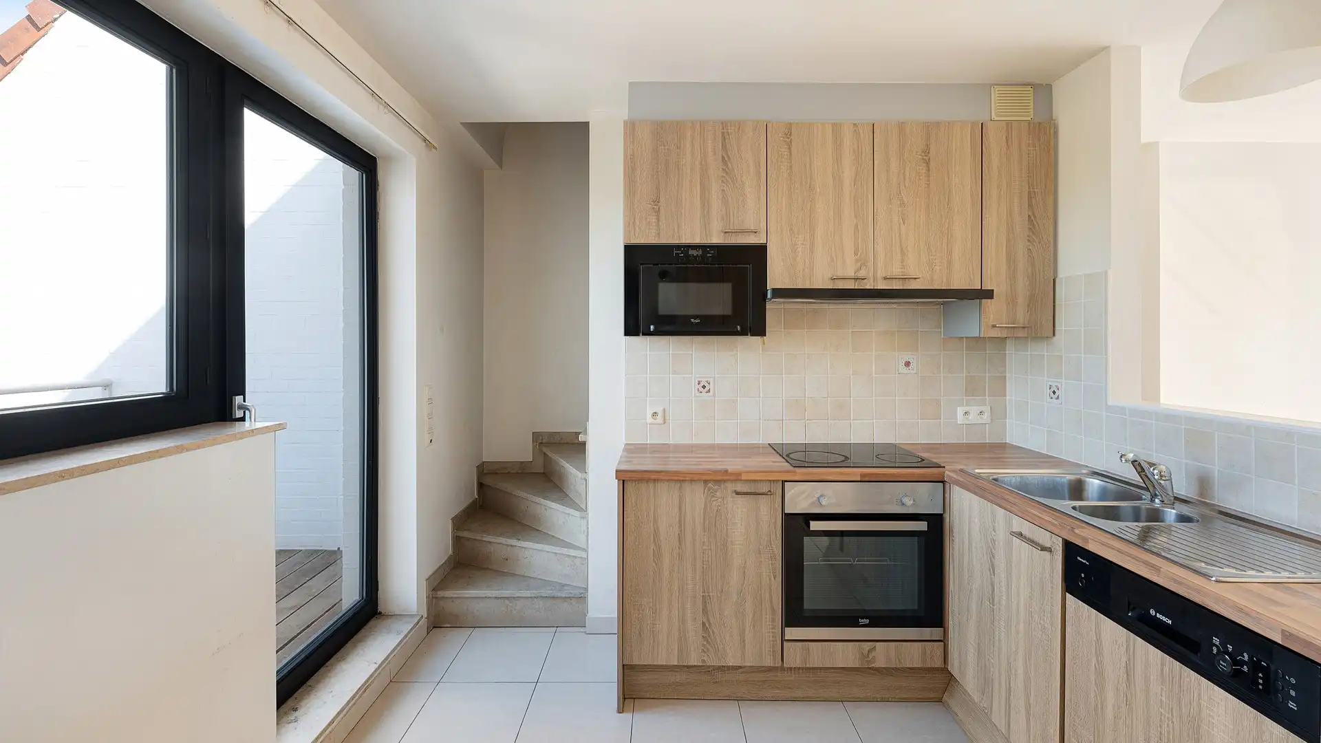 Dakappartement met grote terrassen in recent gebouw [Heistlaan]. foto 11