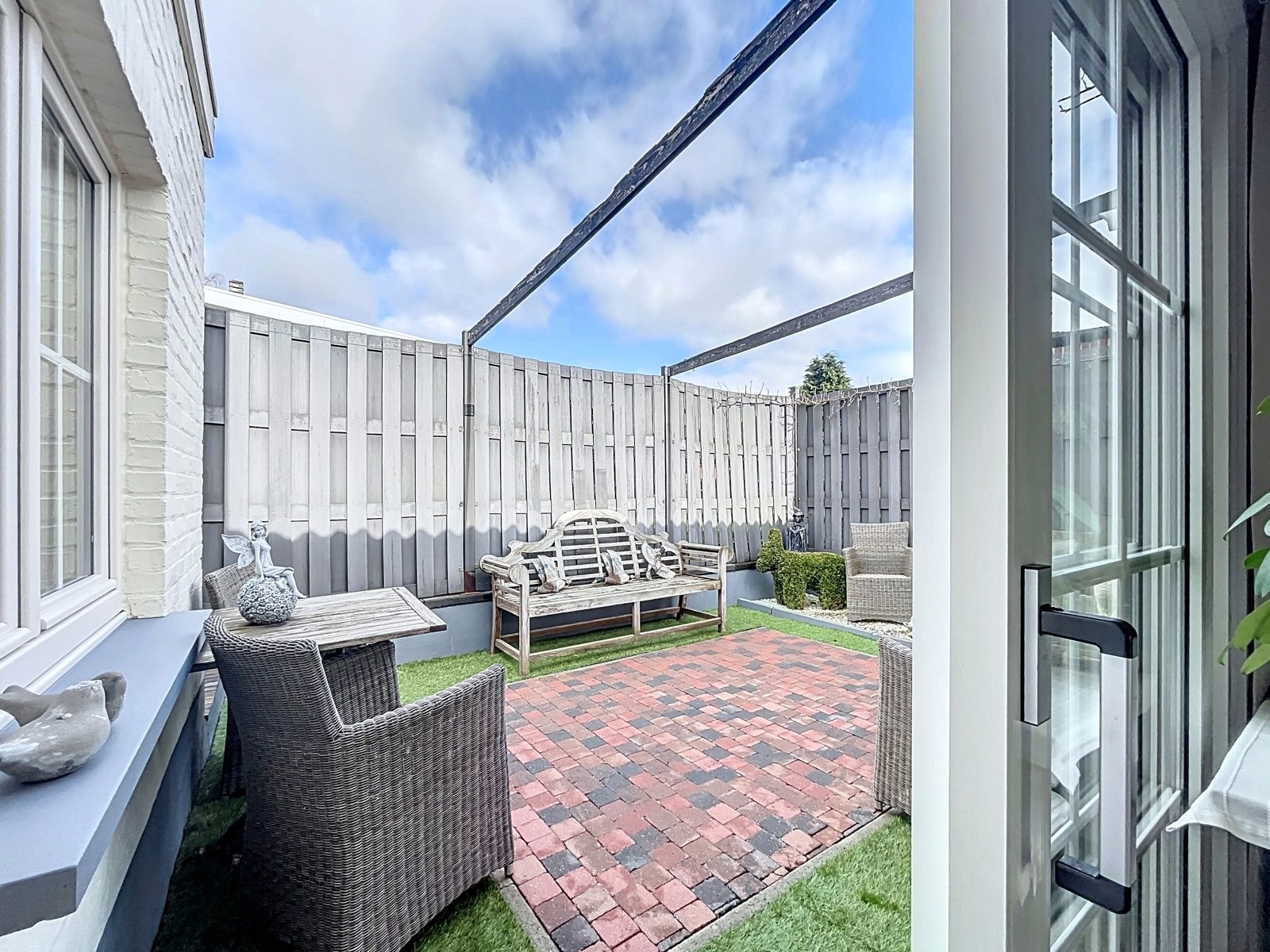 Gelijkvloerse bungalow met 1 slpk en terras nabij centrum foto 21