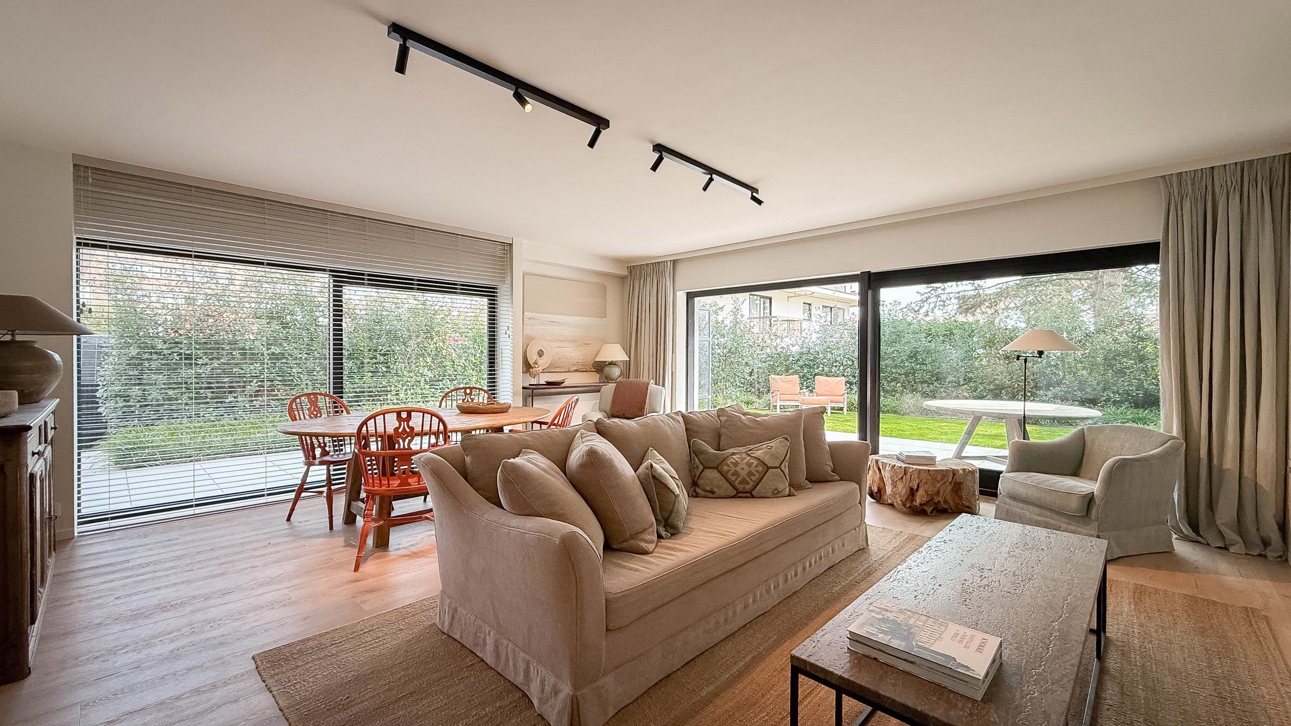 Uniek HOEKAPPARTEMENT met zonnige tuin in villaresidentie! foto 3
