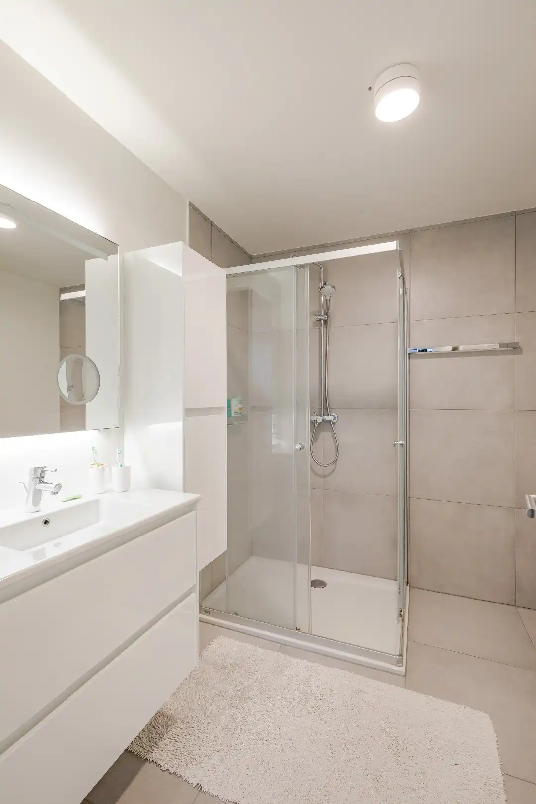 Gemeubeld 2-slaapkamer appartement aan de Vaartkom! foto 11