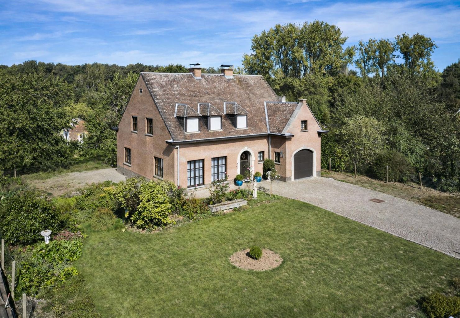 Villa te koop foto {{pictureIndex}}