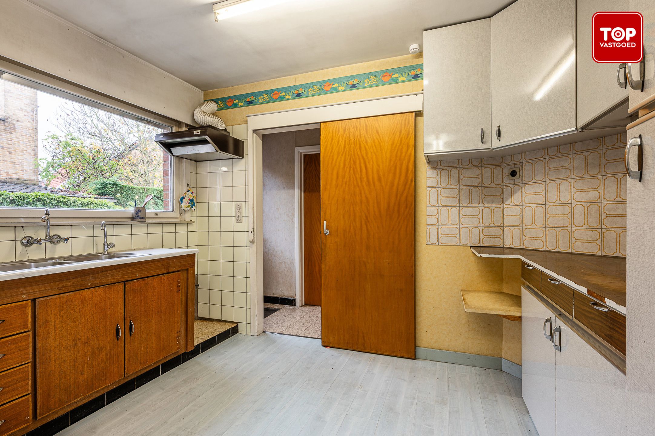 Te renoveren alleenstaande woning met 4 Slaapkamers foto 5