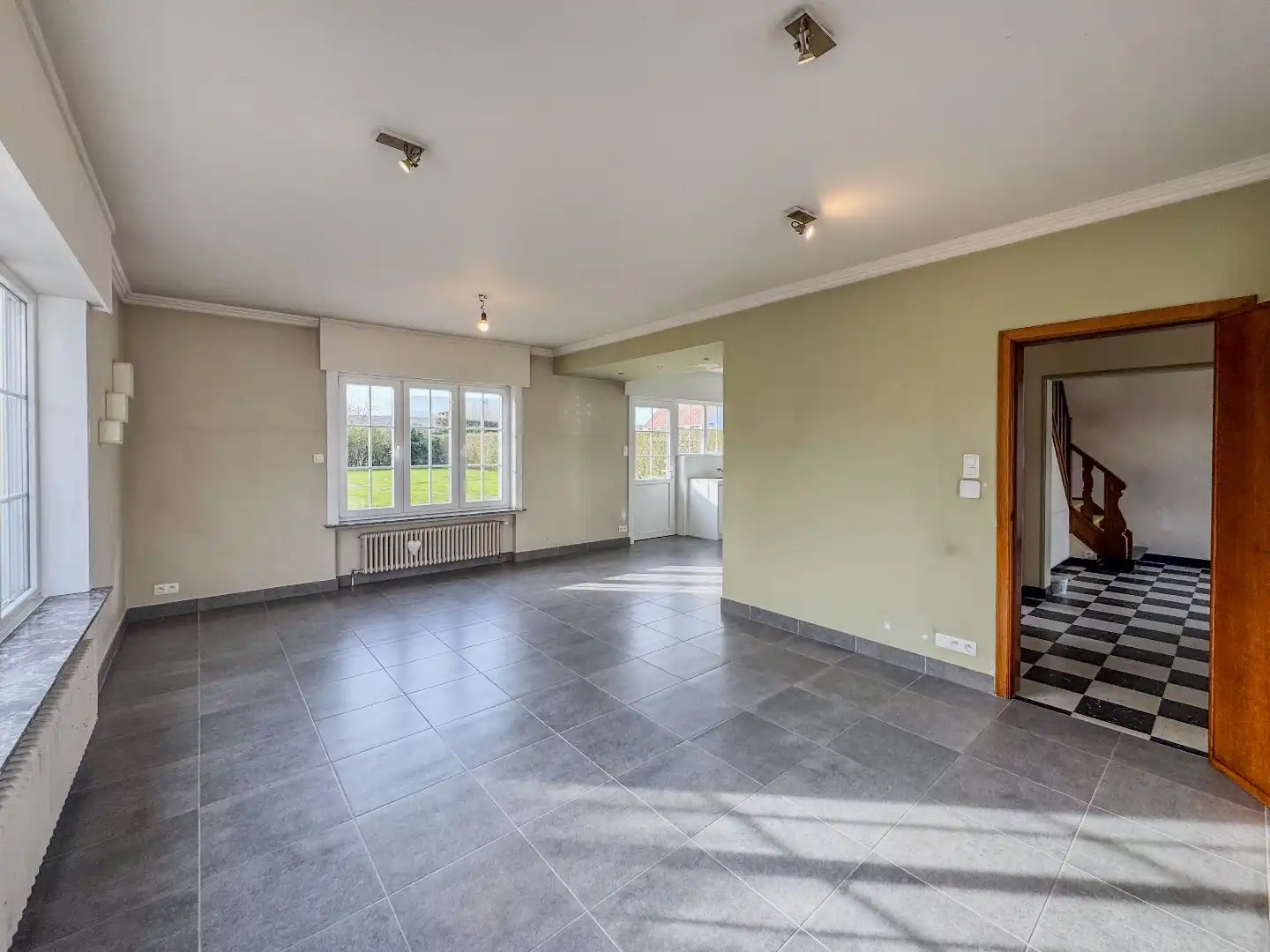 Villa met 3 slaapkamers, garage en tuin op 920m² foto 3