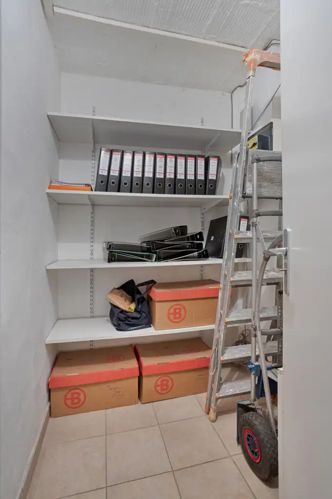 Goed gelegen commercieel pand met kelders foto 10