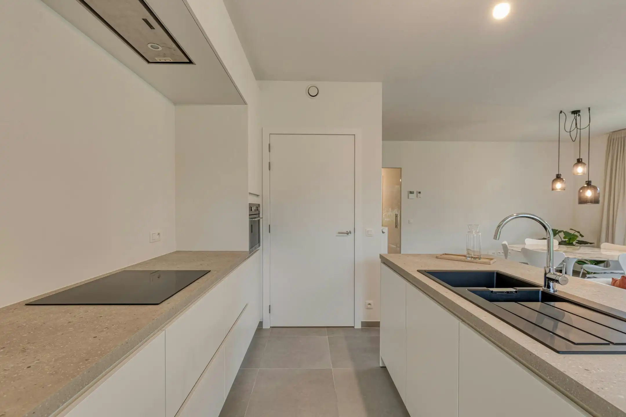 Instapklaar appartement in parktuin nabij hartje Roeselare! foto 9