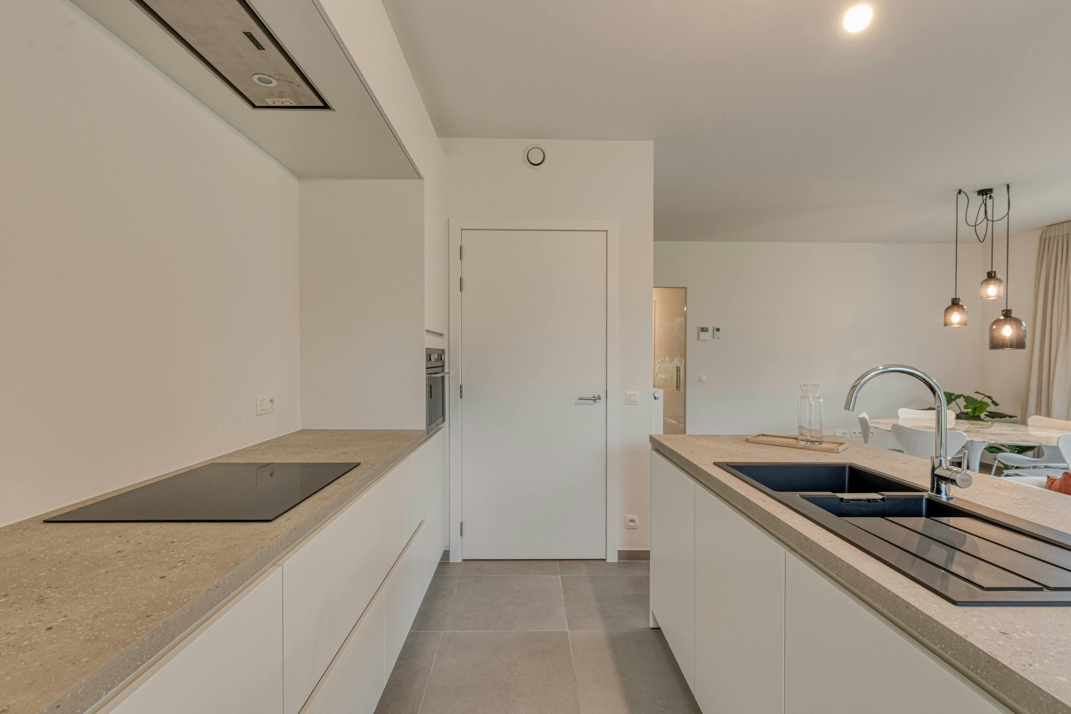 Instapklaar appartement in parktuin nabij hartje Roeselare! foto 8