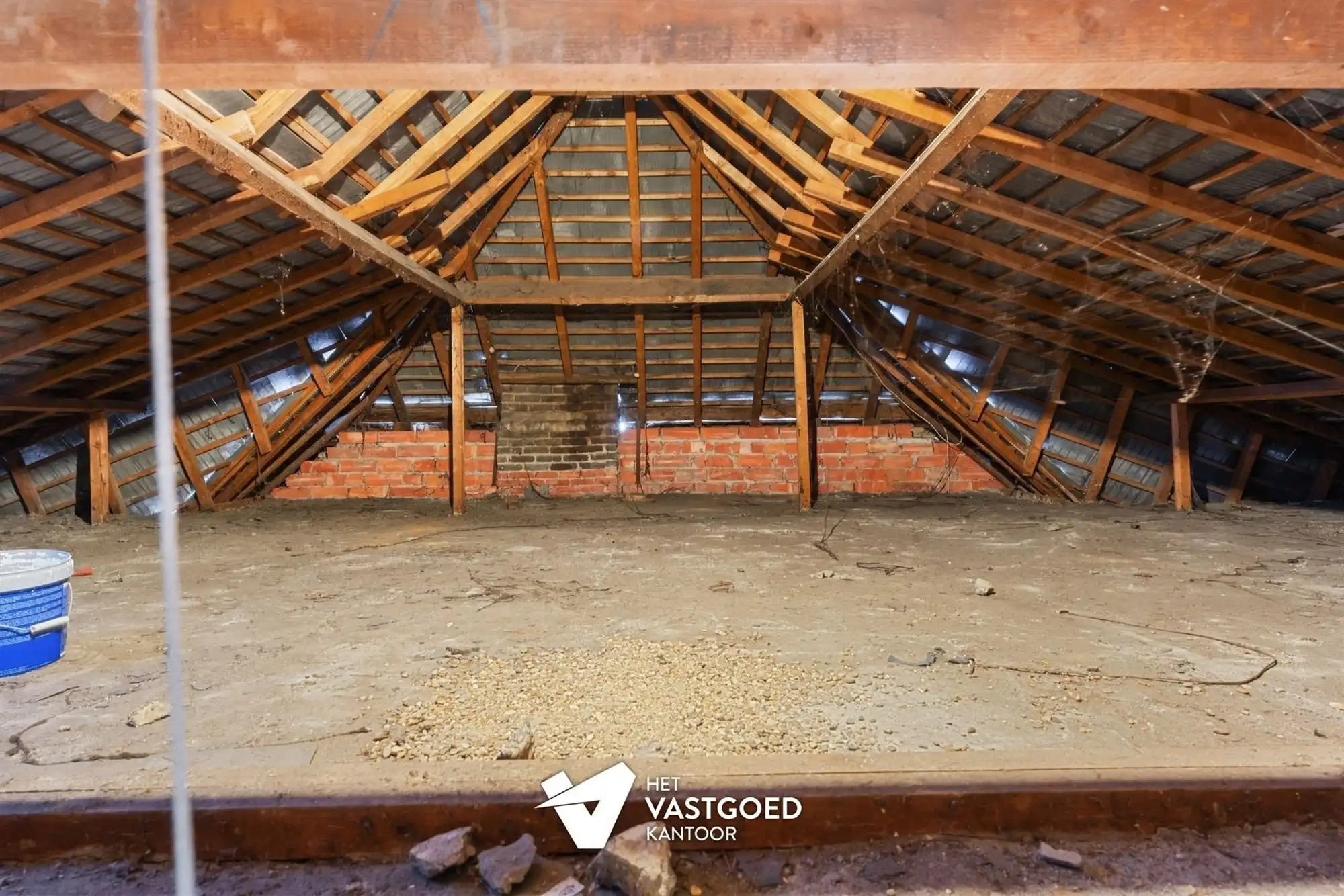 RUIME WONING MET ENORM POTENTIEEL OP IDEALE LIGGING foto 19
